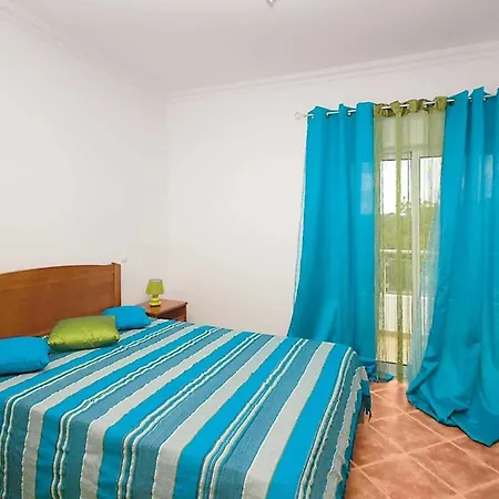 Sleeps 6 Air Con Wifi