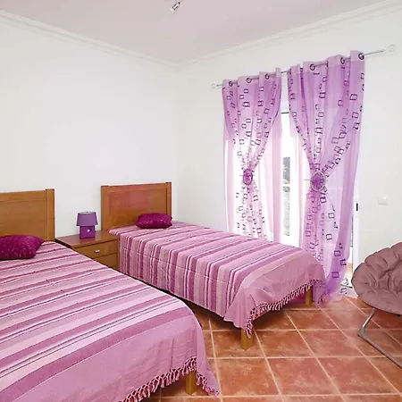 Villa Sleeps 6 Air Con Wifi