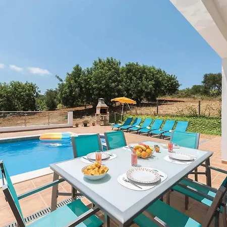 Sleeps 6 Air Con Wifi Villa